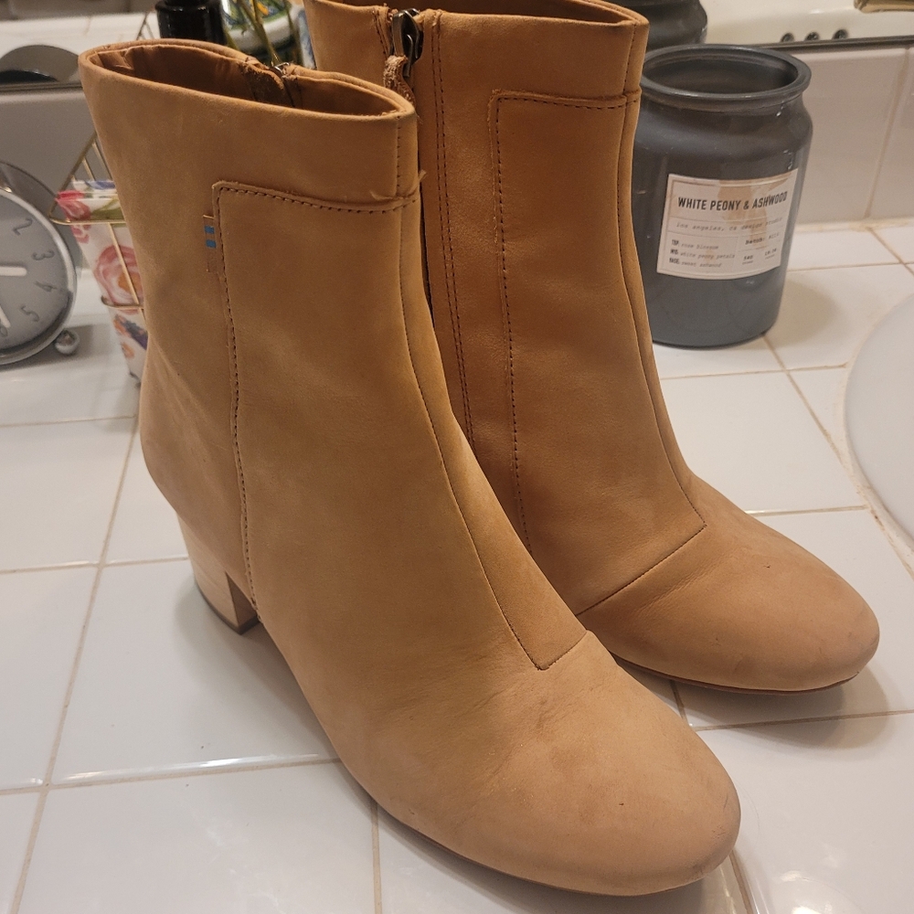 TOMS Evie Tan Suede Booties 7.5